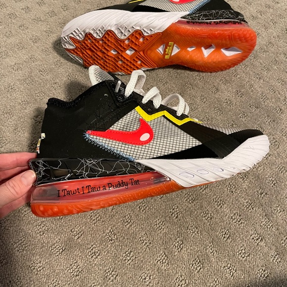 Space Jam x Lebron 18 low Sylvester x tweety - Picture 3 of 10